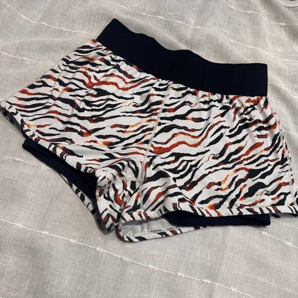 Fabletics Animal Print Athletic Shorts Women's Size Medium EUC - Picture 1 of 10